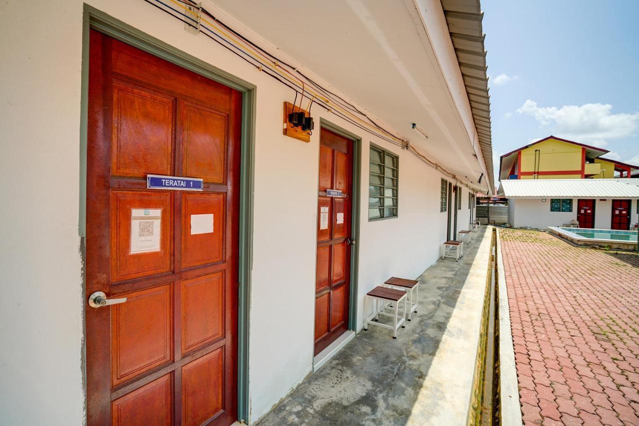 ホテル Capital O 90423 Teratai Chalet Kampong Raja エクステリア 写真
