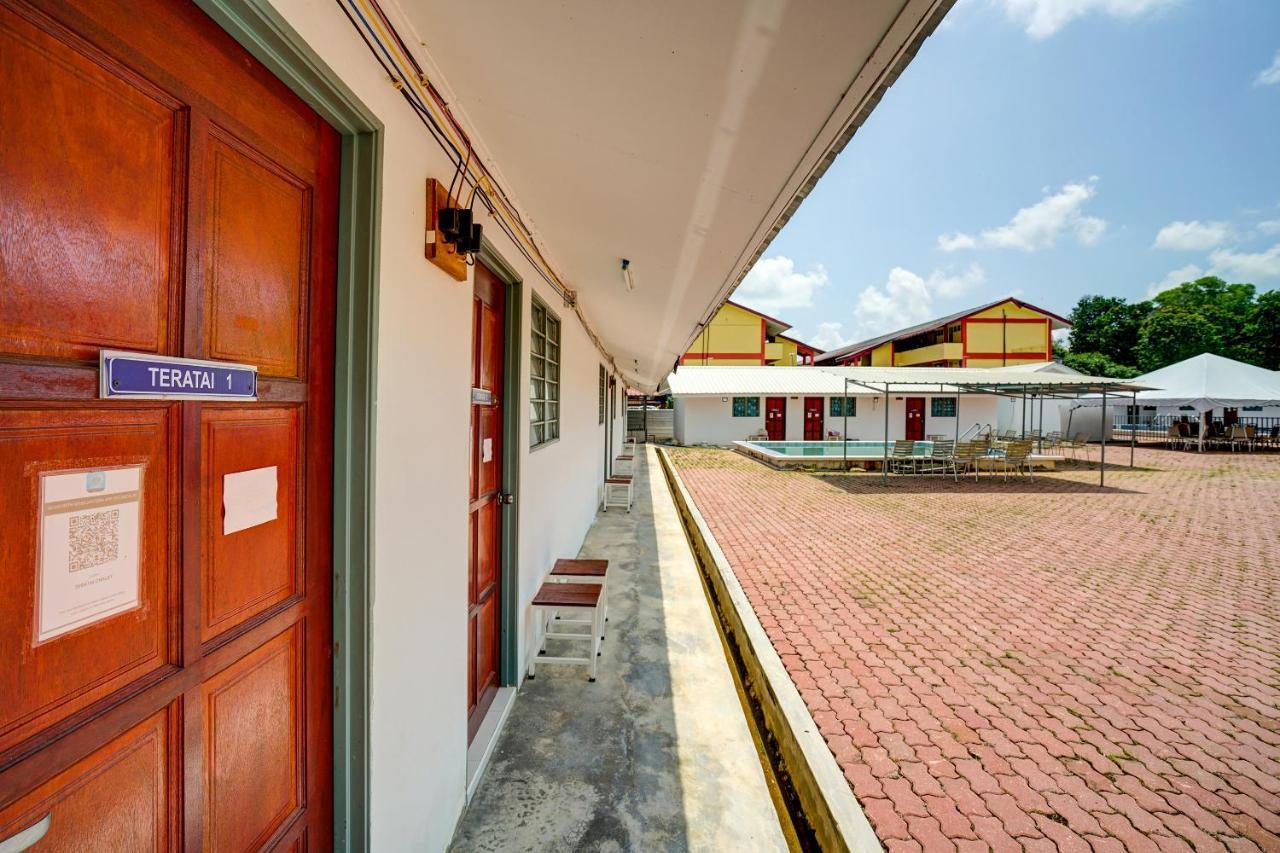 ホテル Capital O 90423 Teratai Chalet Kampong Raja エクステリア 写真