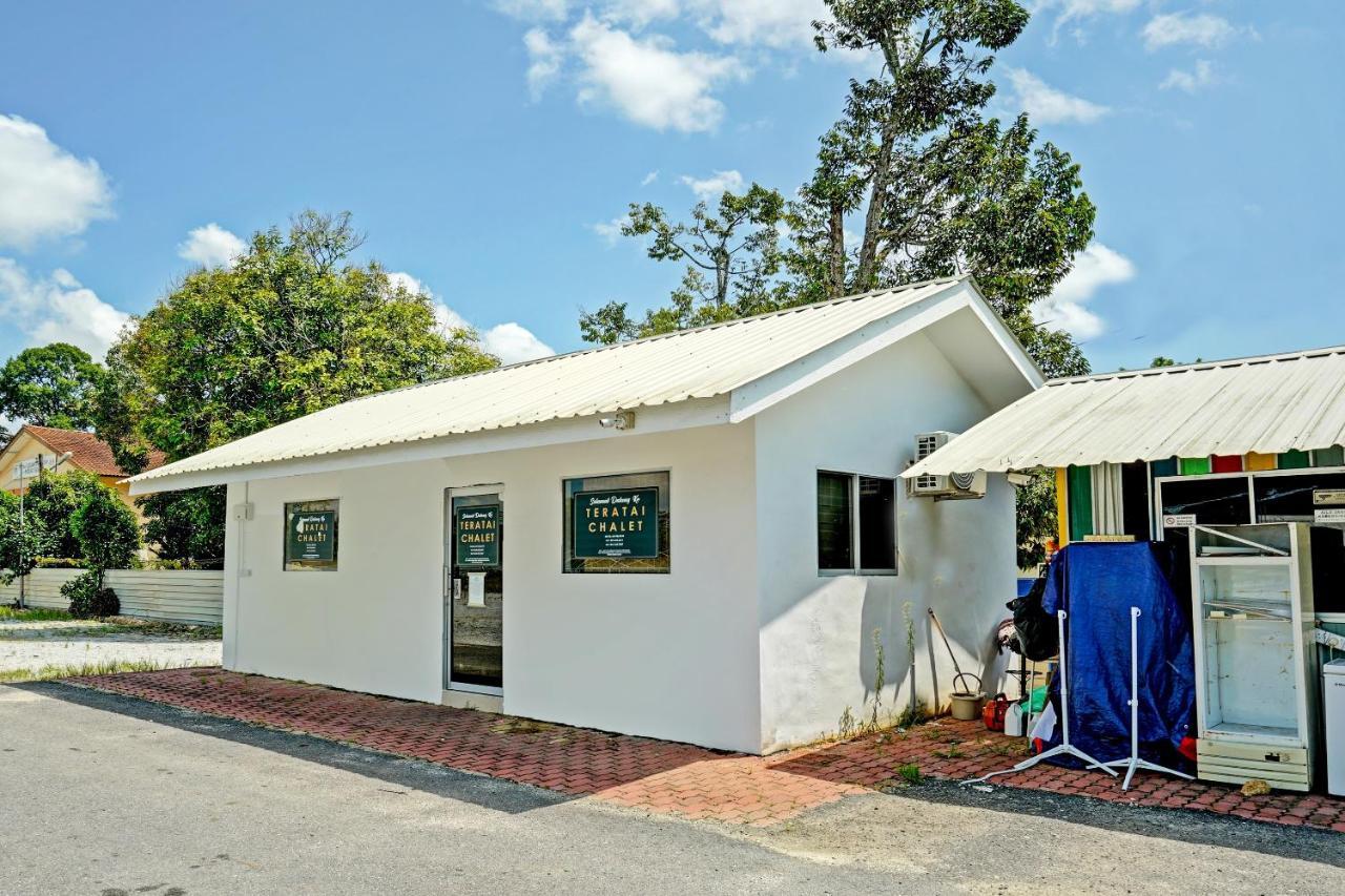 ホテル Capital O 90423 Teratai Chalet Kampong Raja エクステリア 写真