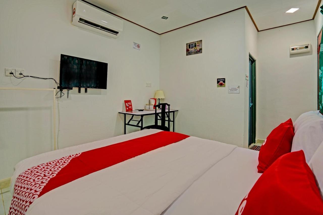 ホテル Capital O 90423 Teratai Chalet Kampong Raja エクステリア 写真