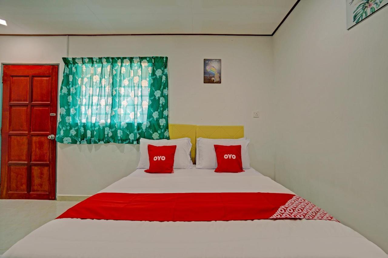 ホテル Capital O 90423 Teratai Chalet Kampong Raja エクステリア 写真