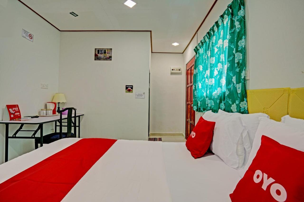 ホテル Capital O 90423 Teratai Chalet Kampong Raja エクステリア 写真