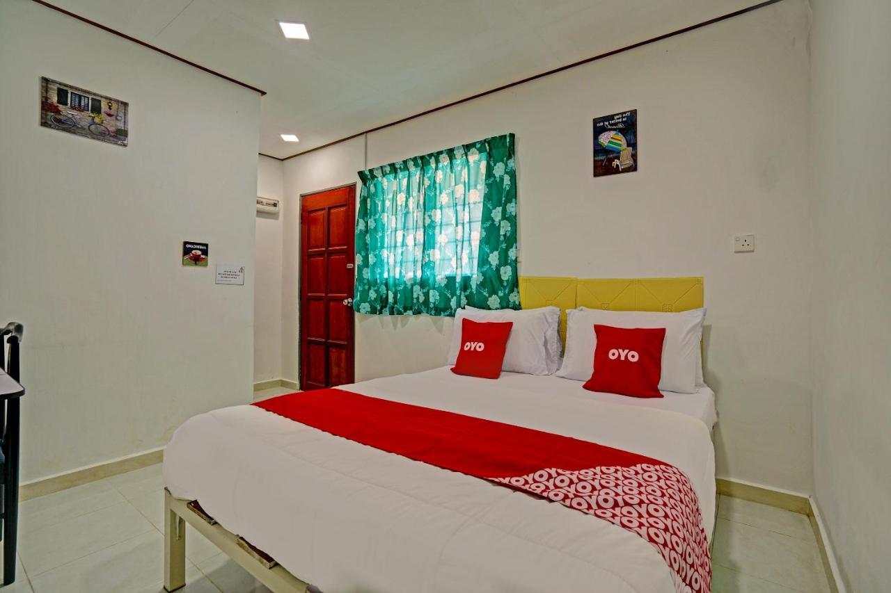 ホテル Capital O 90423 Teratai Chalet Kampong Raja エクステリア 写真
