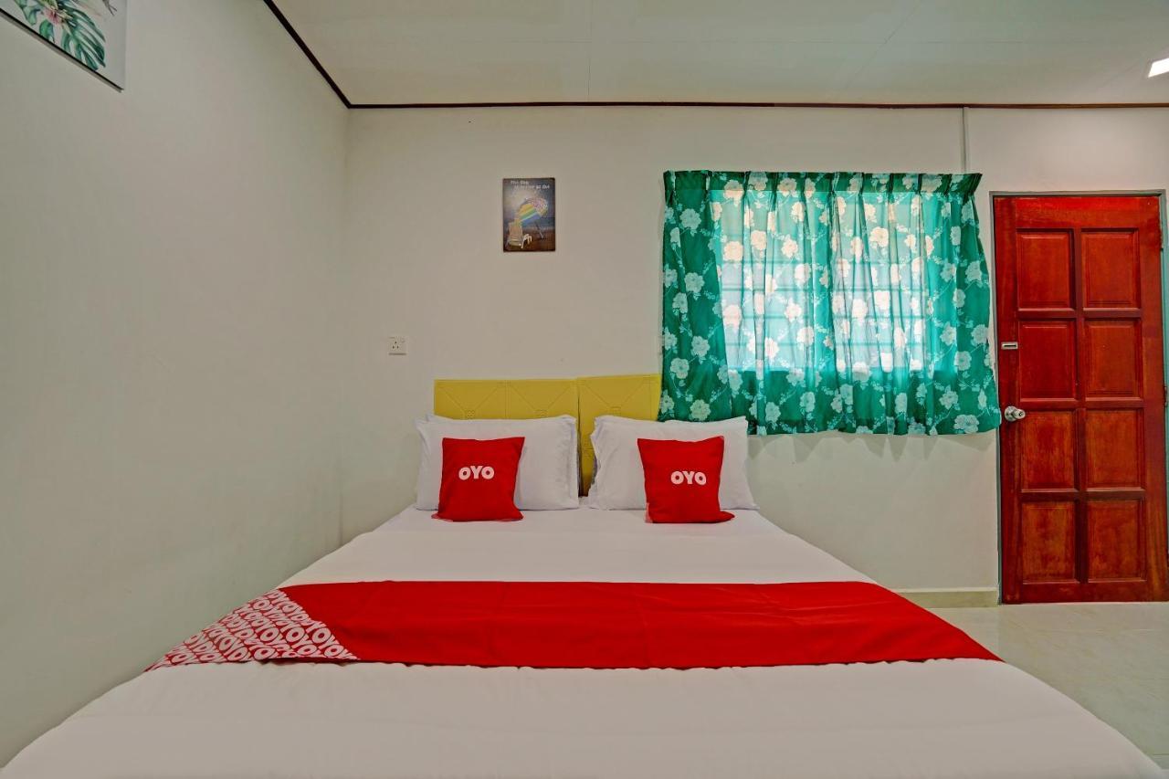 ホテル Capital O 90423 Teratai Chalet Kampong Raja エクステリア 写真